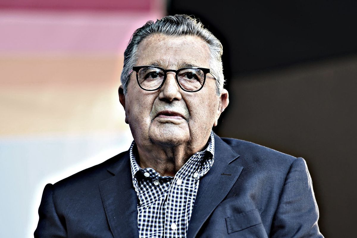 Se si tratta di bastonare i figli
De Benedetti è quello di... «Ieri»