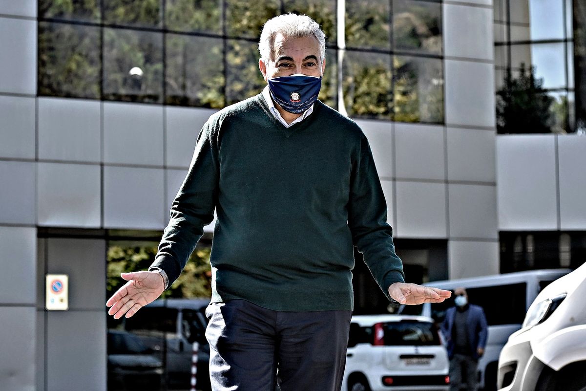 Dopo sette mesi di flop e figuracce Arcuri ci spiega cosa dovrebbe fare