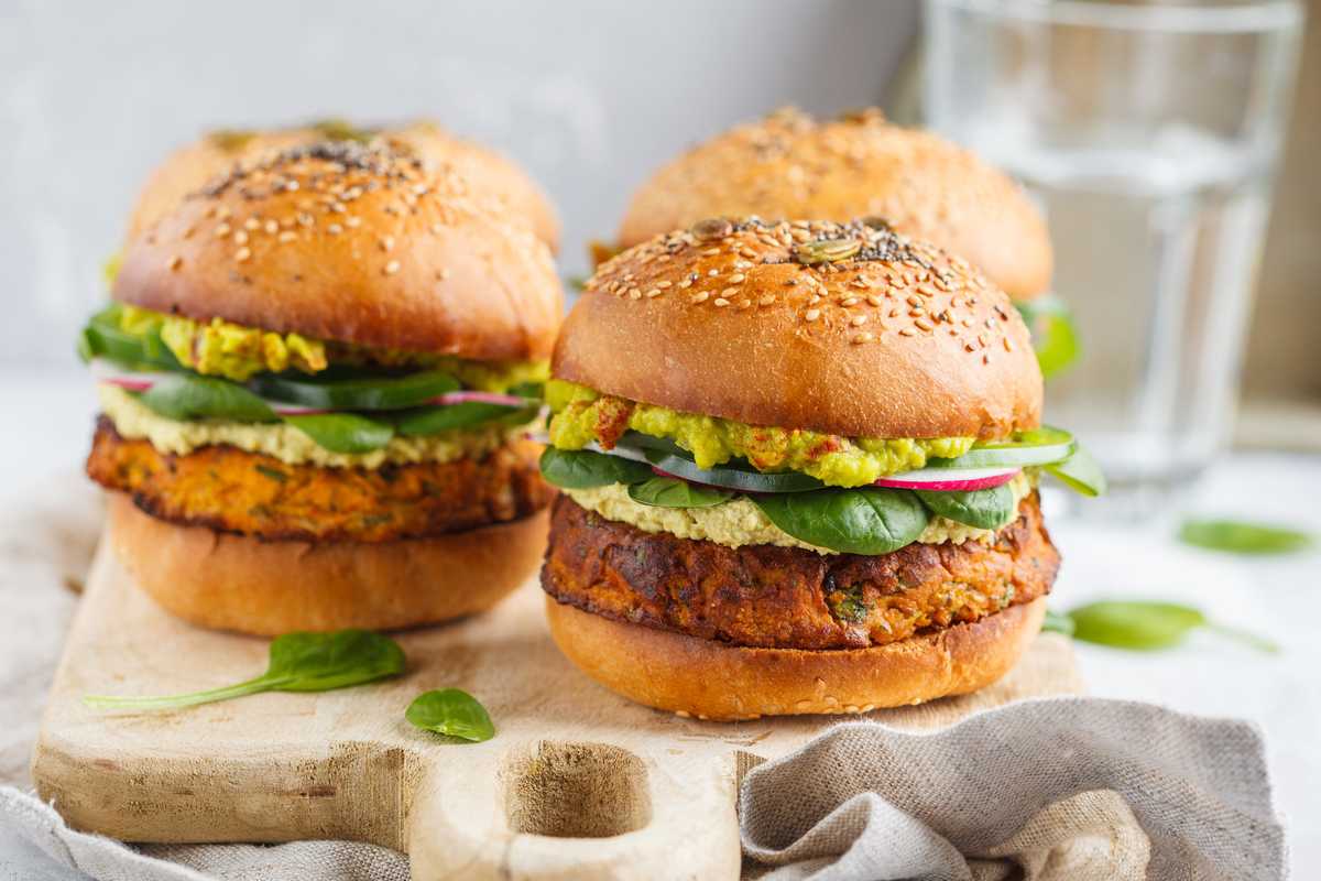 A noi vegetariani la moda vegana dell’hamburger risulta indigeribile