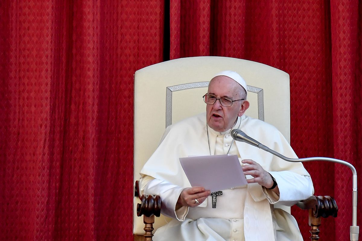 Guerra in Vaticano con gli spezzoni delle frasi del Papa sulle famiglie gay