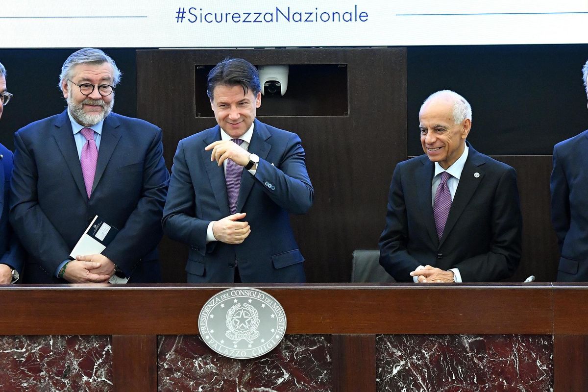 Pd e M5s graziano il blitz di Conte sugli 007