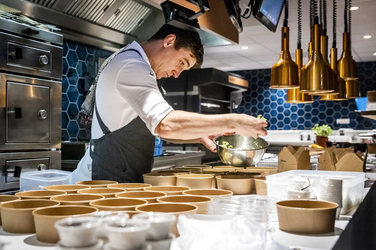 Il coprifuoco accende le «cucine oscure»