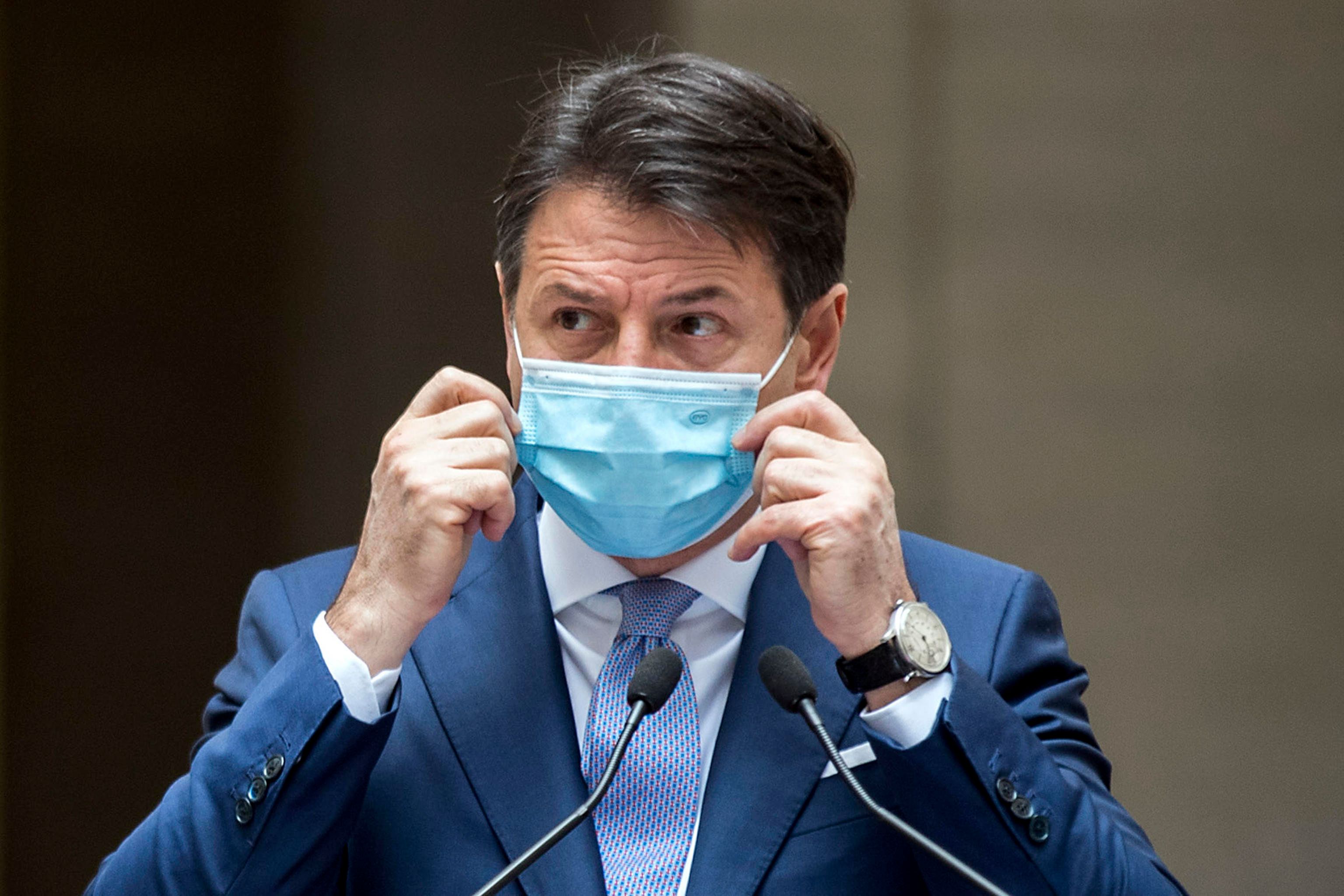 E per 17 volte Giuseppi infrange le regole Oms