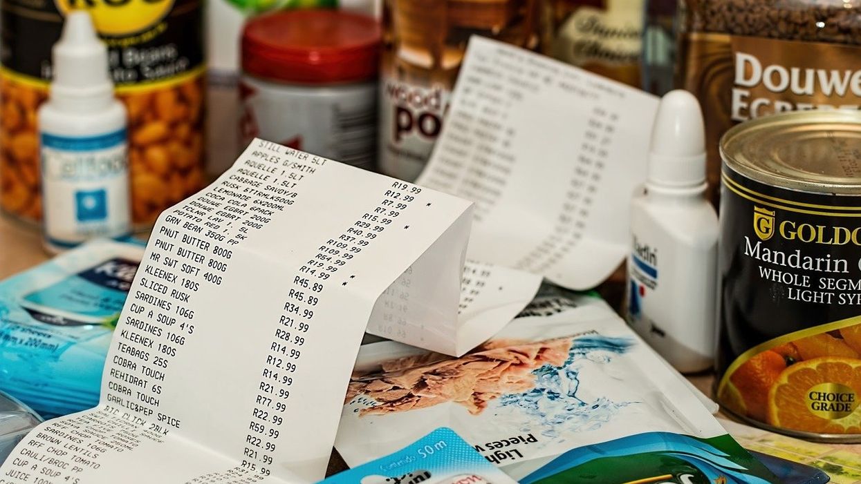 Cashiers Share The Funniest Combinations Of Items They've Ever Seen On Their Conveyor Belt