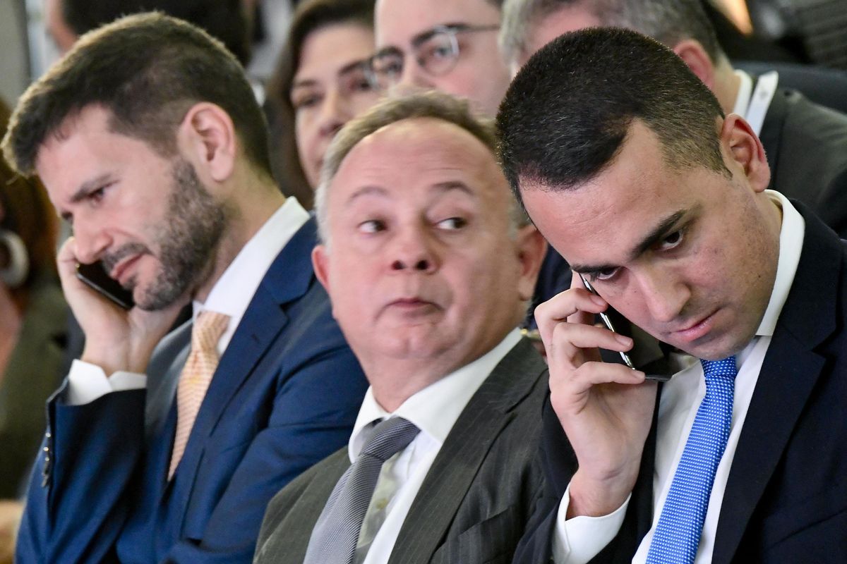 Di Maio non risponde a un'interrogazione sugli aiuti alle aziende italiane