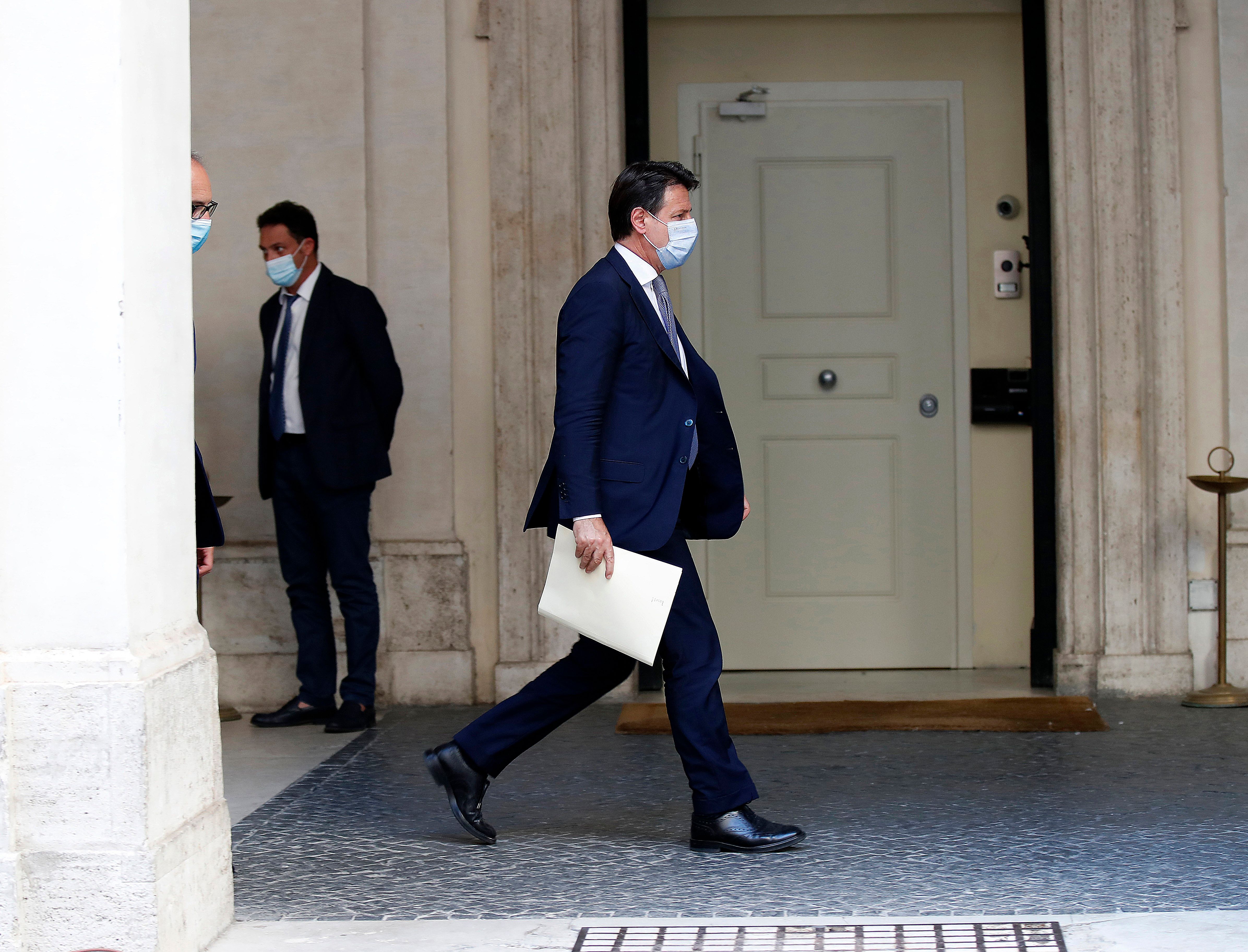 Giuseppi fa l’ultrà dei tagli agli sperperi e i «suoi» dirigenti si alzano lo stipendio