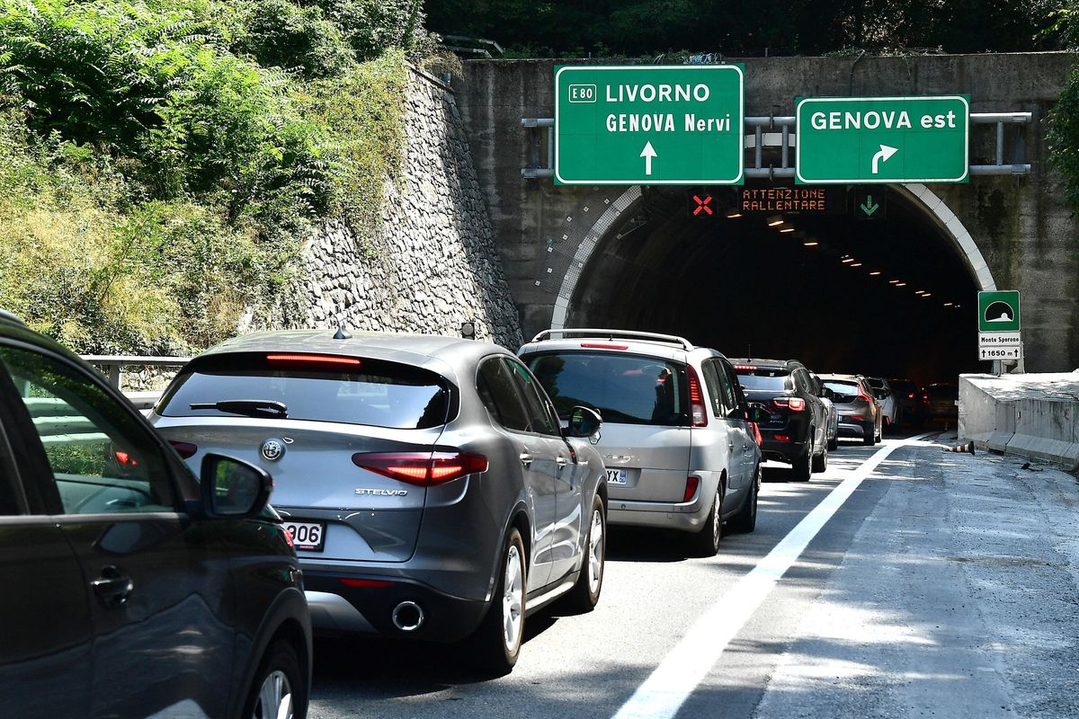 Il governo si spacca ancora su Autostrade. Gualtieri fa melina mentre il M5s attacca