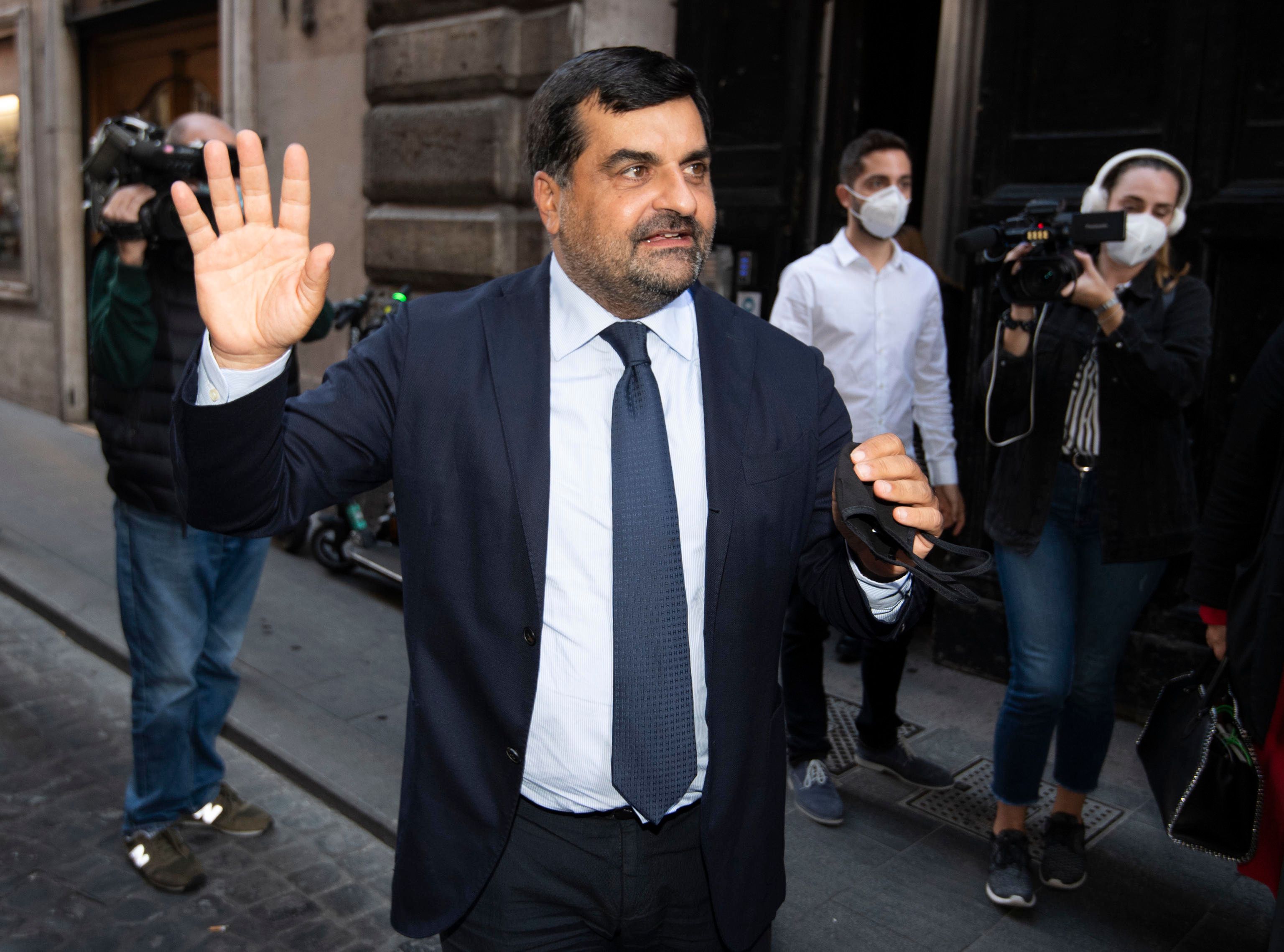 «Pagherò io per tutti ma è giusto indagare sui miei messaggi»