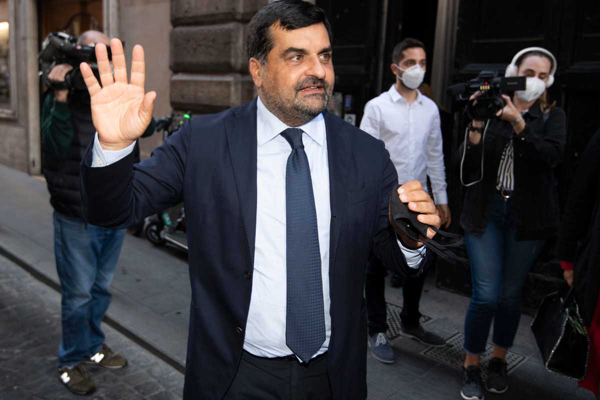 «Pagherò io per tutti ma è giusto indagare sui miei messaggi»