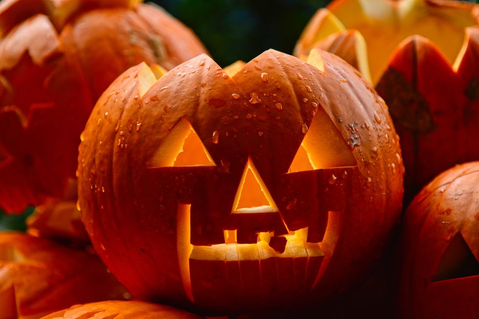 10 Ways To Celebrate Halloween Safely This Year So COVID Isn't The Scariest Thing On Our Minds