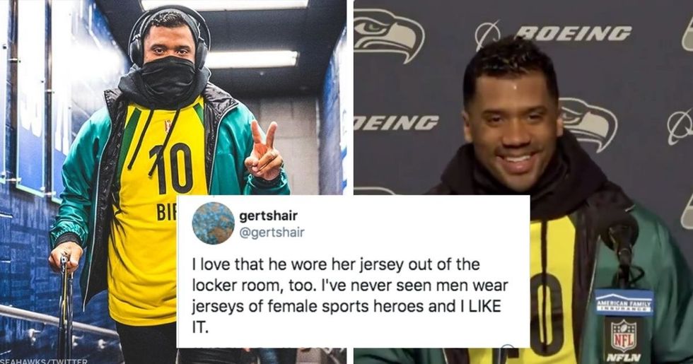 Ariana Grande vs. Russell Wilson: Who Rocked a Seahawks Jersey Better? - E!  Online