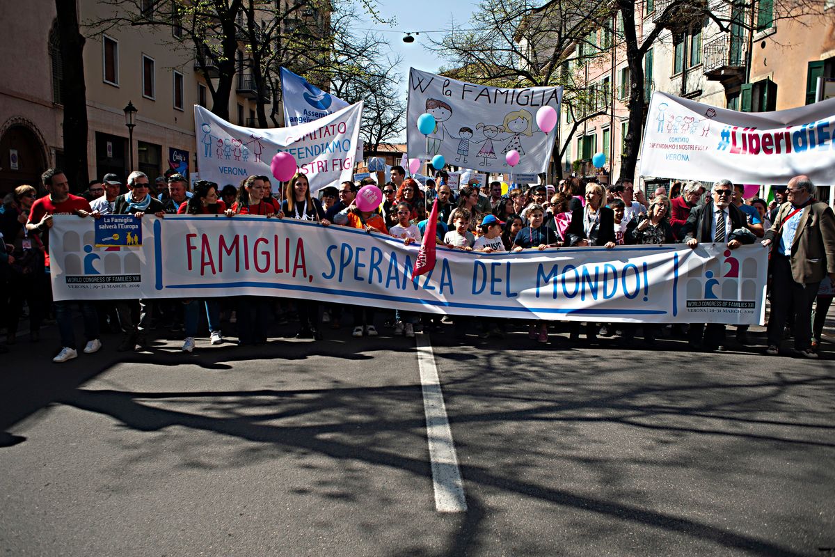 Per difendere la vita e la famiglia non serve un altro partito cattolico