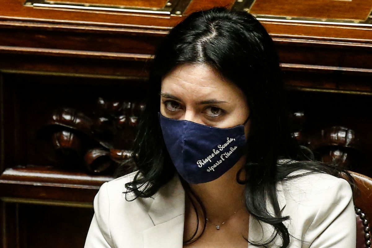 Nelle scuole da incubo ci si aggrappa al Web. E il ministro si indigna