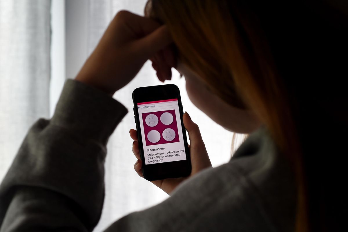 Pillola libera alle minori ma stop al farmaco con lo stesso principio