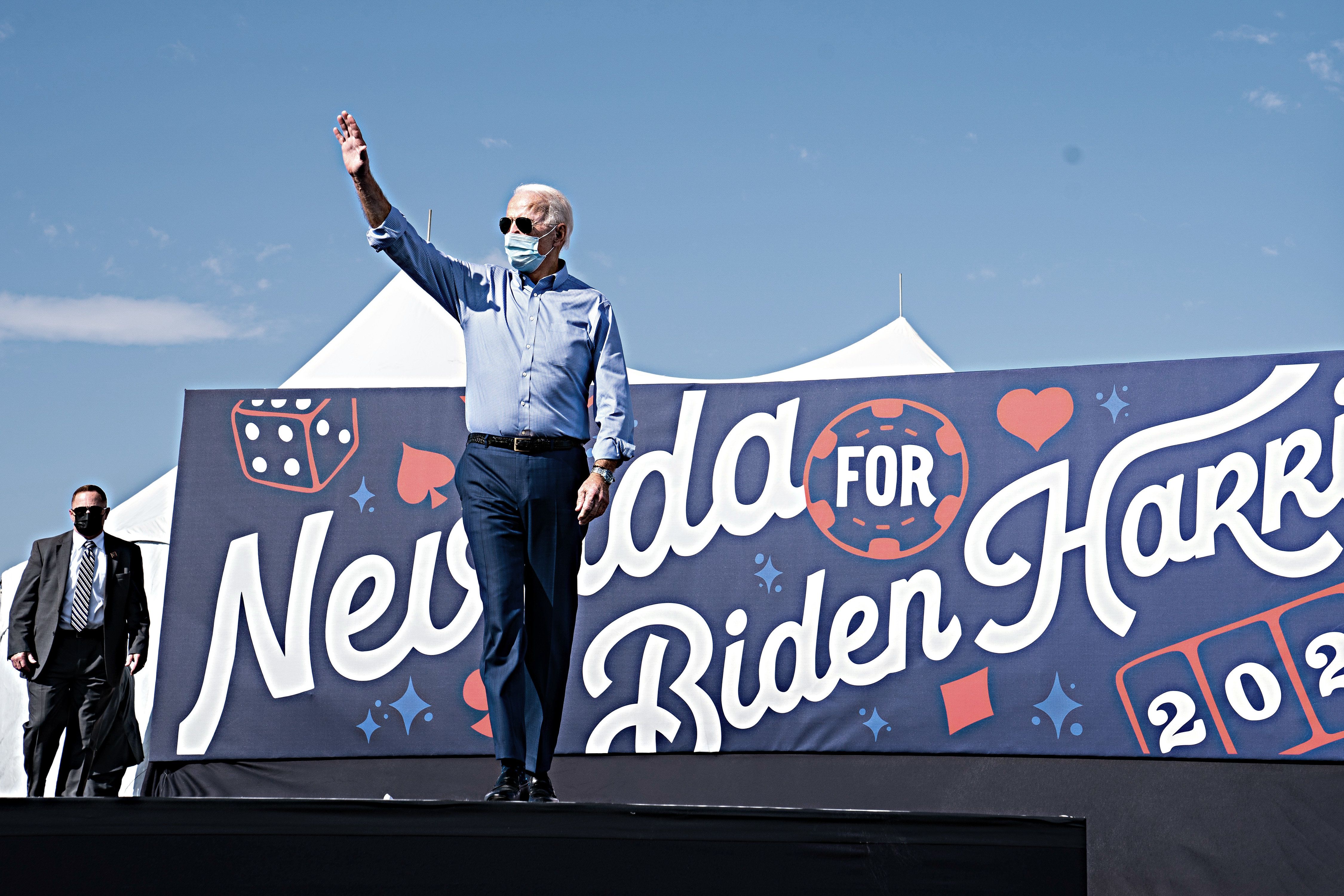 Twitter e Facebook oscurano menzogne e maneggi dei Biden