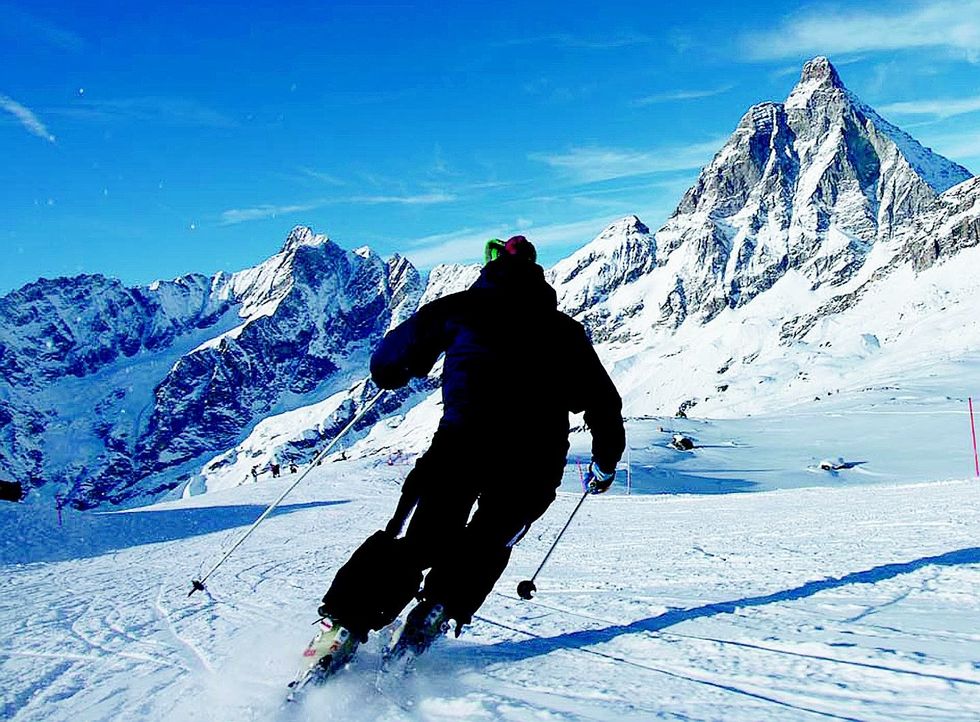 Inverno fermo al palo per sciatori e funivie