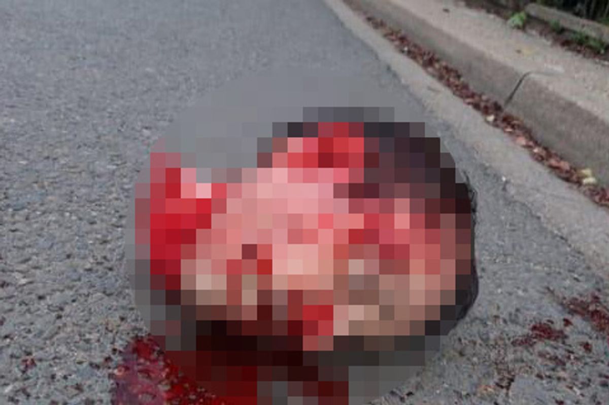 La censura vieta la foto della testa tagliata
. Non nasconderà il martirio del prof Paty