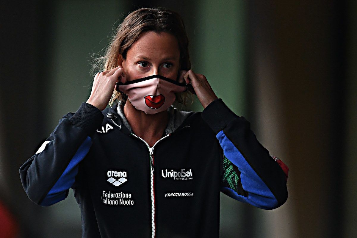 I vip che sbandierano i loro contagi soffiano sul fuoco della psicosi