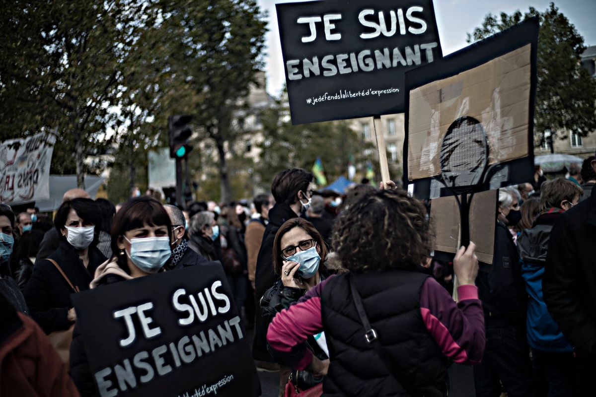 «Contro Samuel Paty c’era una fatwa». Parigi vuole cacciare 231 estremisti