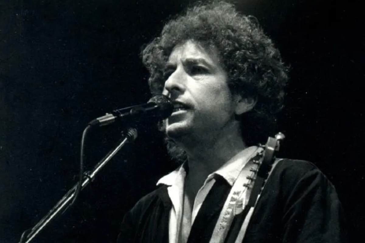 Bob Dylan's newly discovered lost letters from the 1970's reveal his views on anti-Semitism