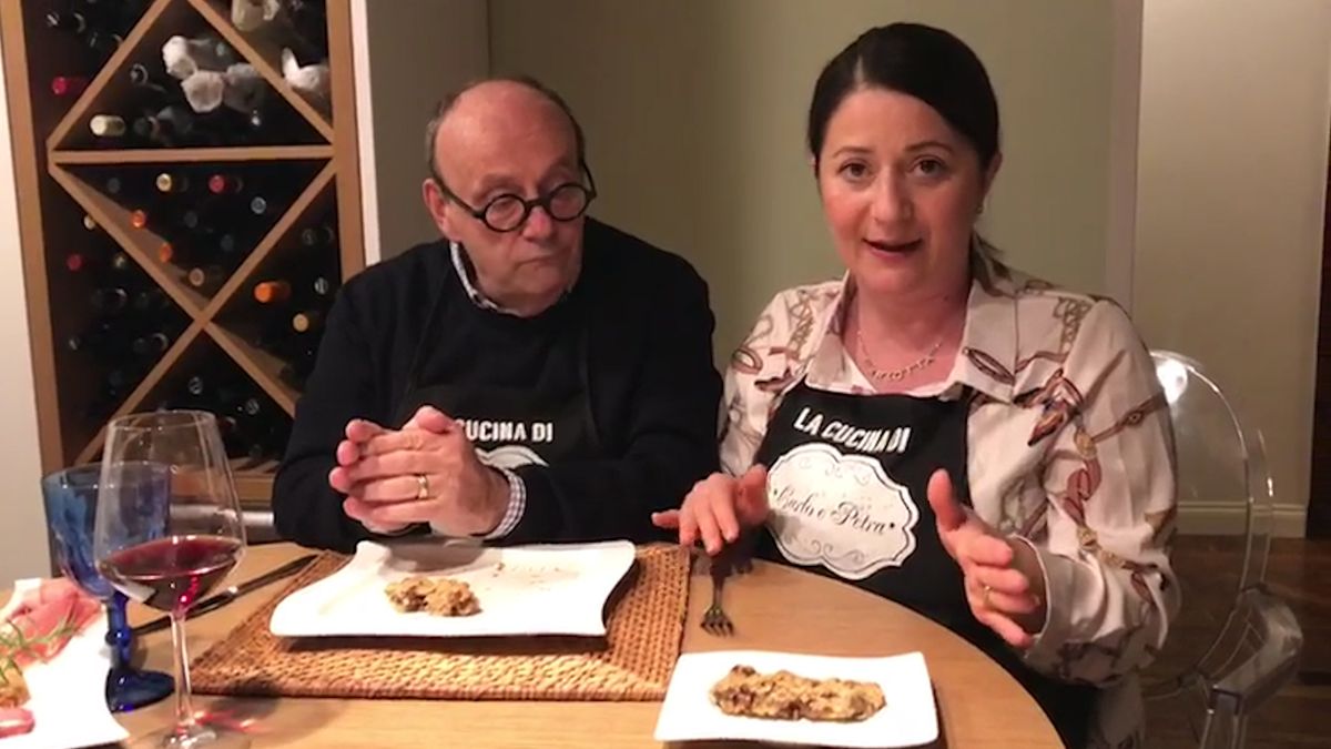 Le pillole di galateo di Petra e Carlo: come va messo il pane a tavola e come va mangiato