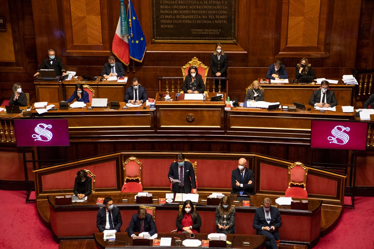 Giuseppi accerchiato dai giallorossi ritorna in ginocchio dal Parlamento