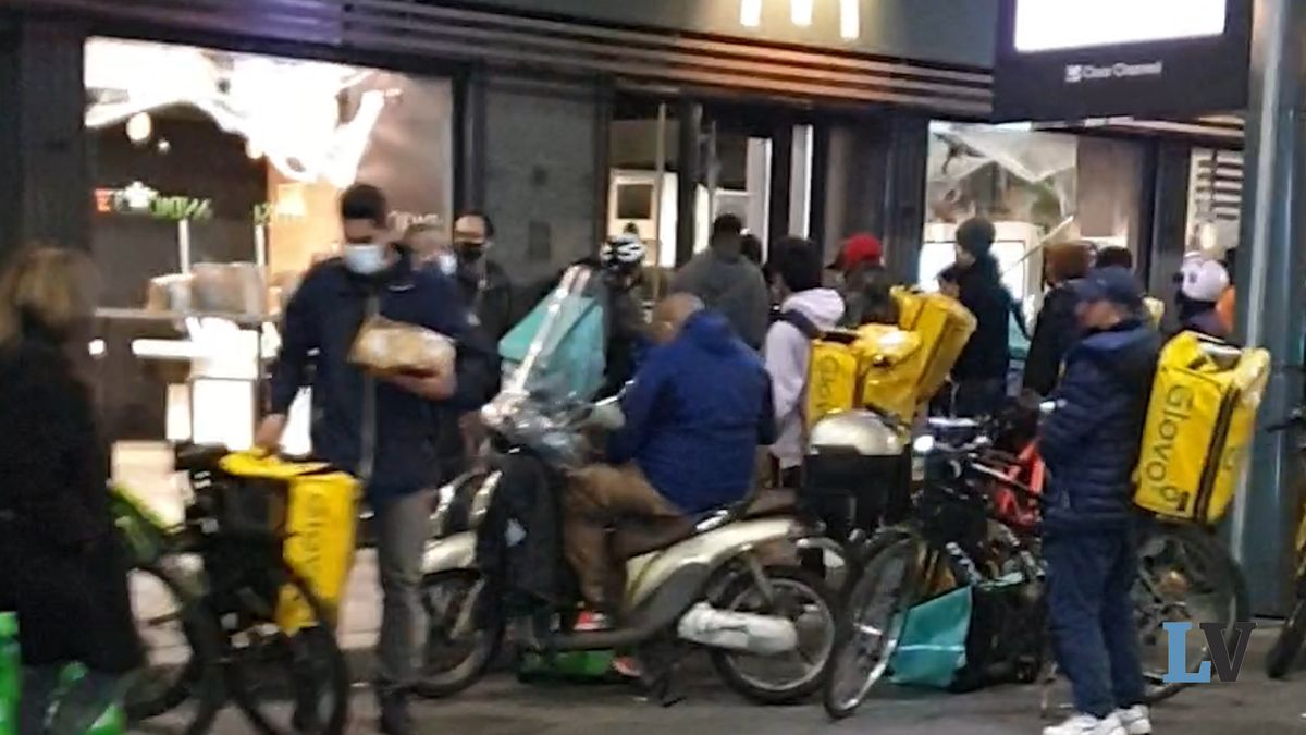 Italiani rinchiusi e rider liberi di ammassarsi