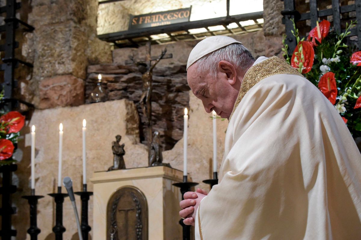 Il Papa all'Angelus non cita i martiri francesi
