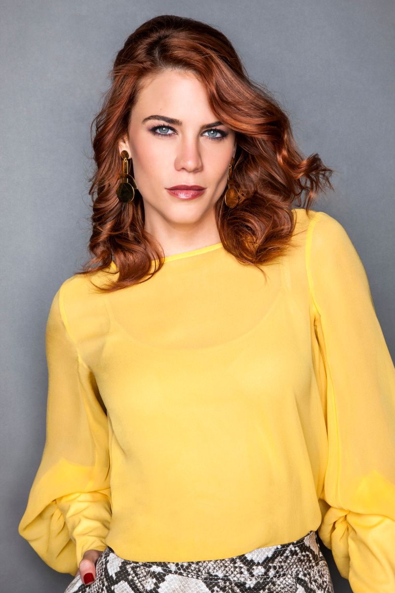 Head shot of Daytime star Courtney Hope