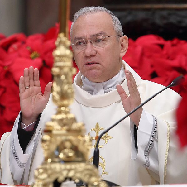 Viganò ad alzo zero sulla lobby gay vaticana