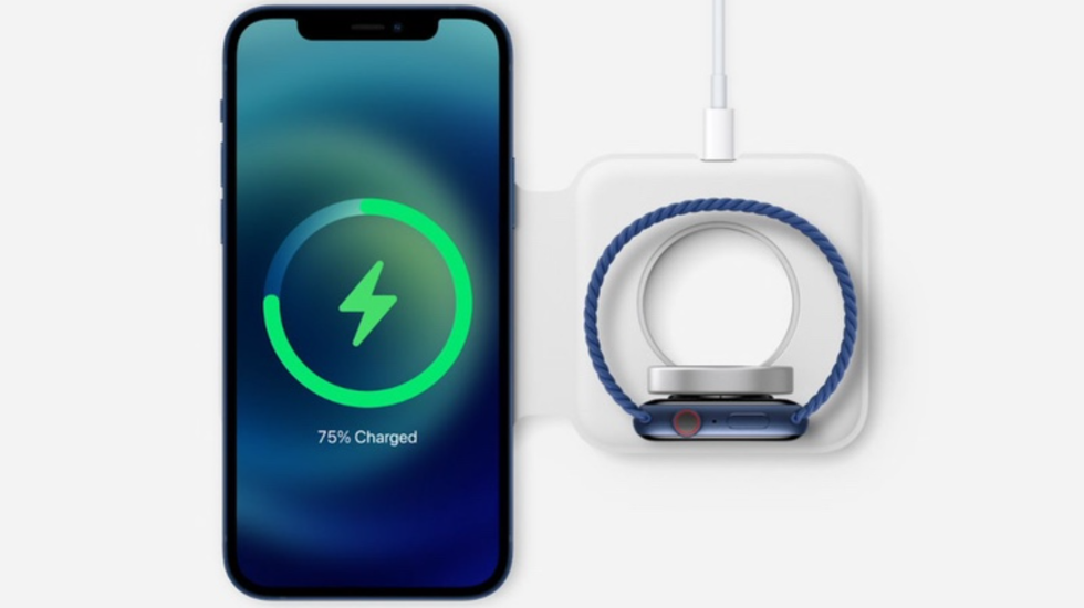 Apple MagSafe Duo iPhone and Watch charger