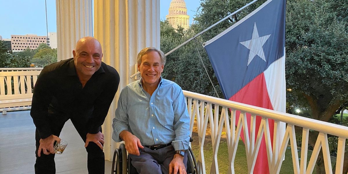 New Austinite Joe Rogan visits the Governor s Mansion 