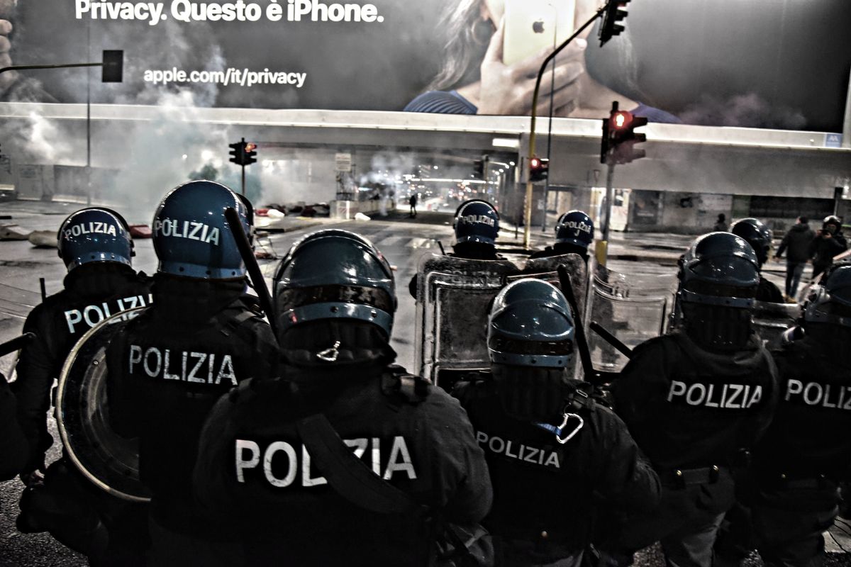 Ma quali ultrà e fascisti: i violenti sono stranieri e i soliti centri sociali