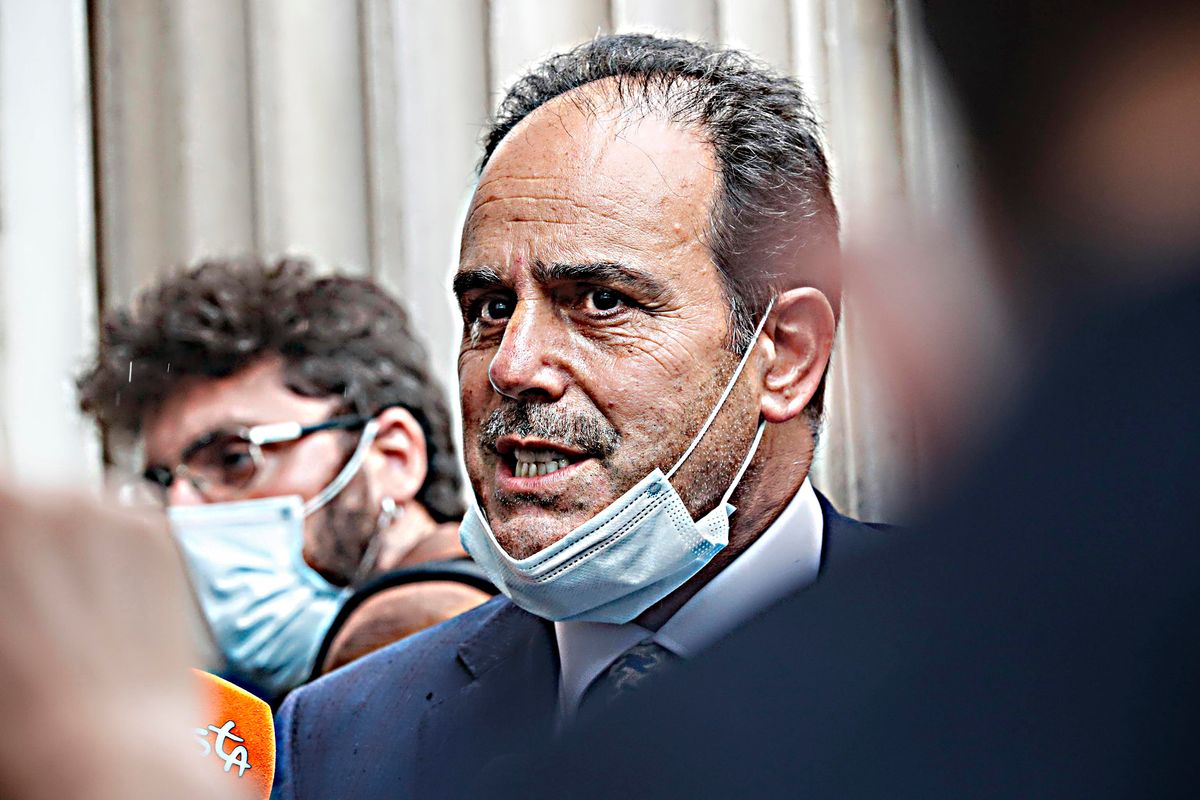 Il Pd gioca la carta governo ombra per commissariare l’avvocato