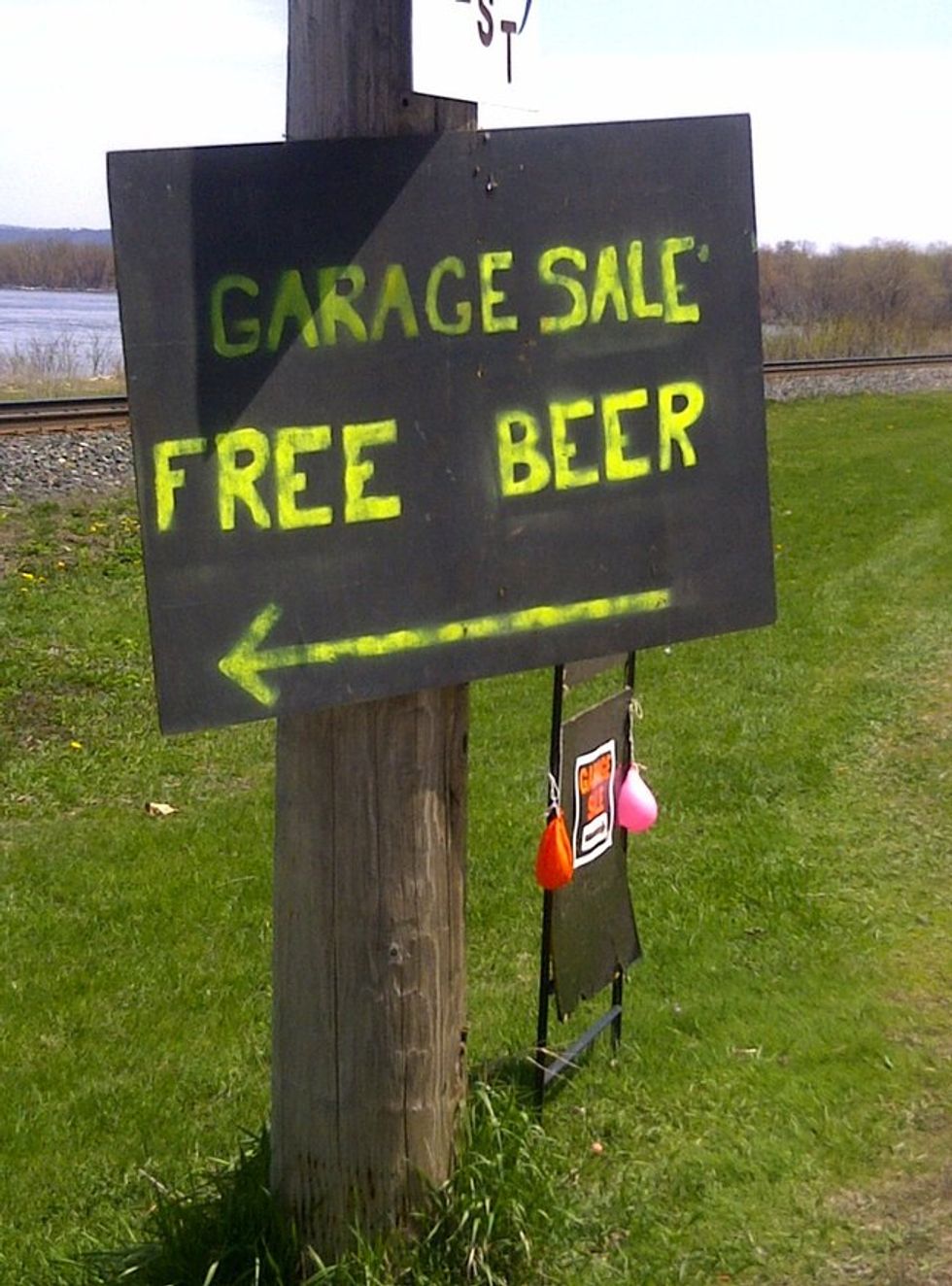 29 of the Funniest Yard Signs You've EVER Seen 22 Words