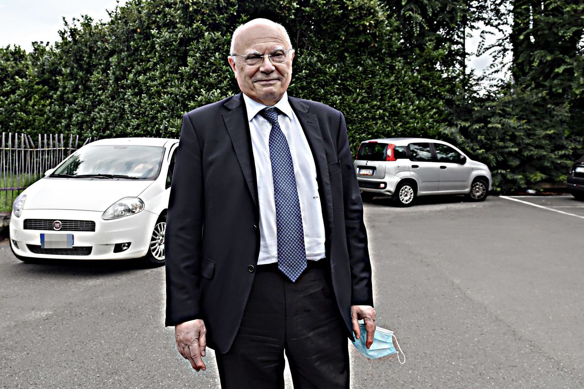 Basta virologi in tv, tornino a lavorare in corsia