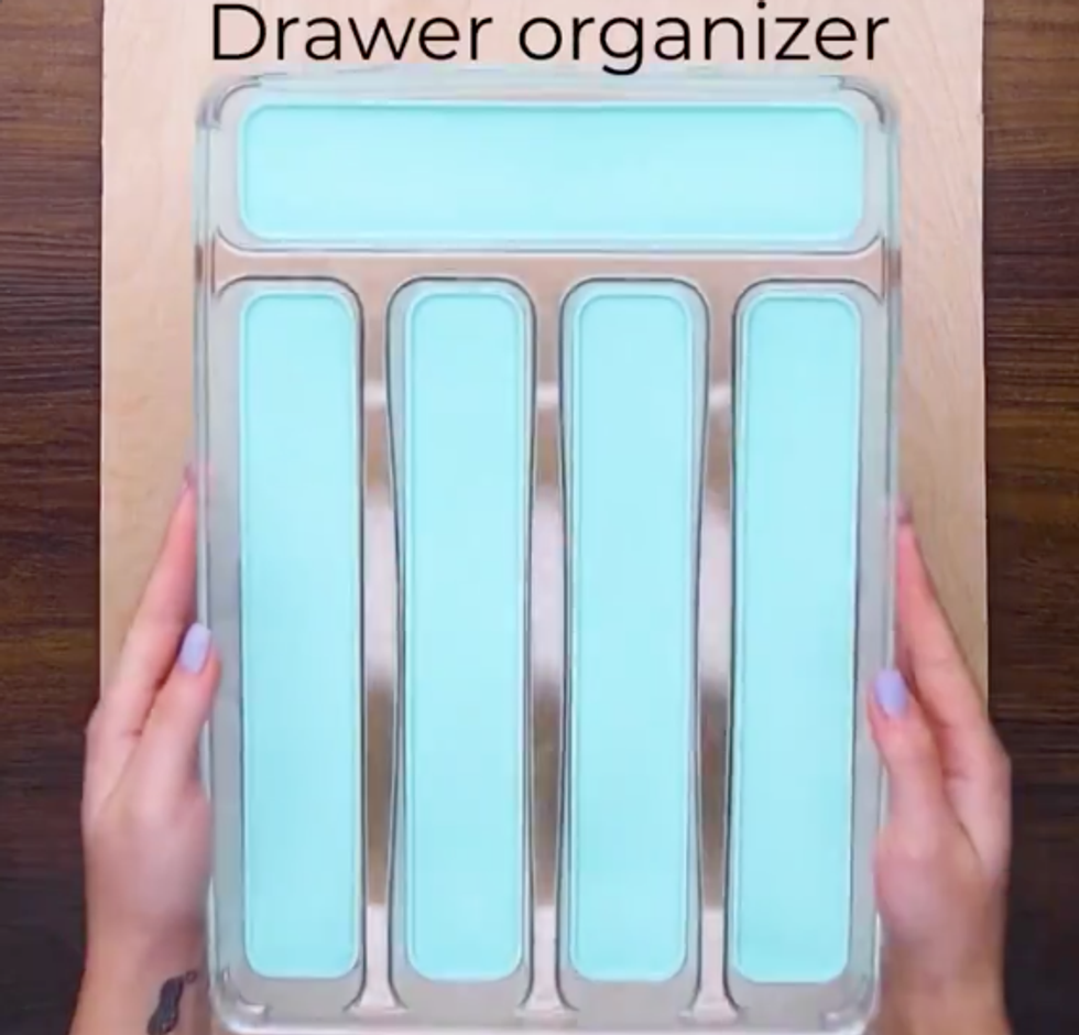A drawer organizer