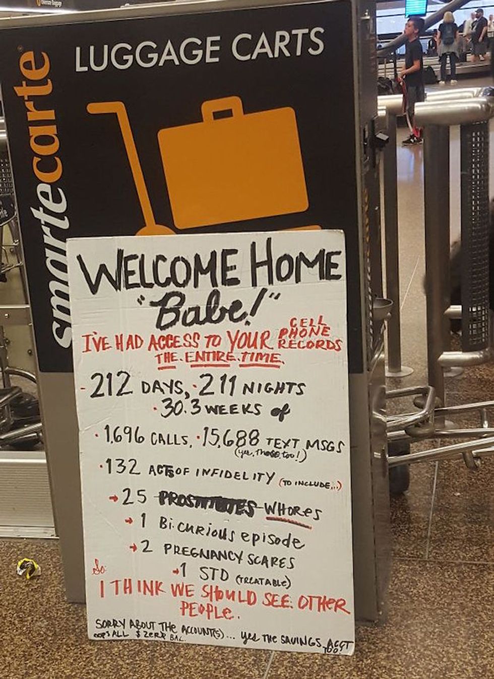 Funny Airport Signs To Make You Laugh | 22 Words | 22 Words