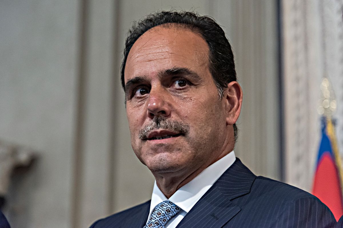 Schiaffo al premier dal capo dei senatori pd