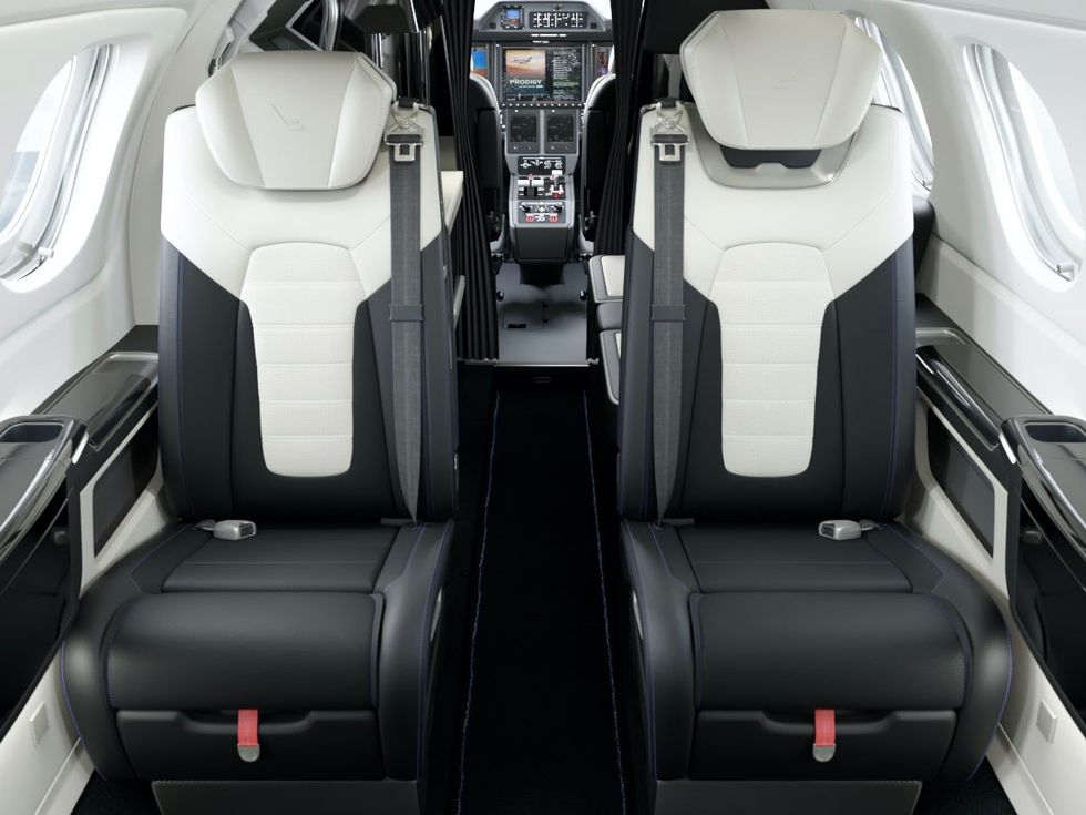 Porsche 911 Embraer Phenom 300E
