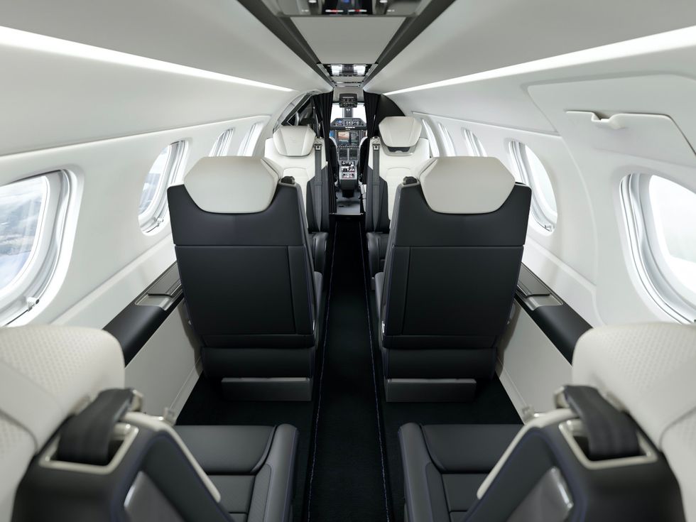 Porsche 911 Embraer Phenom 300E