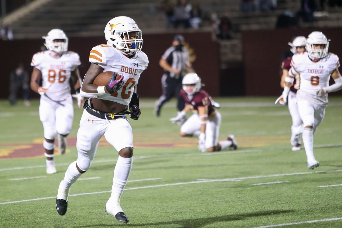 IN FOCUS: Dobie is running downhill to 6-0 record