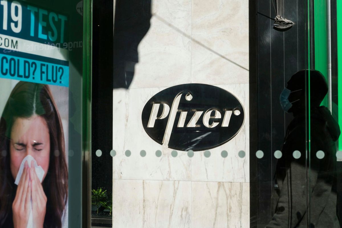 Dono di benvenuto di Pfizer a Biden: «Ecco il vaccino, è efficace al 90%»