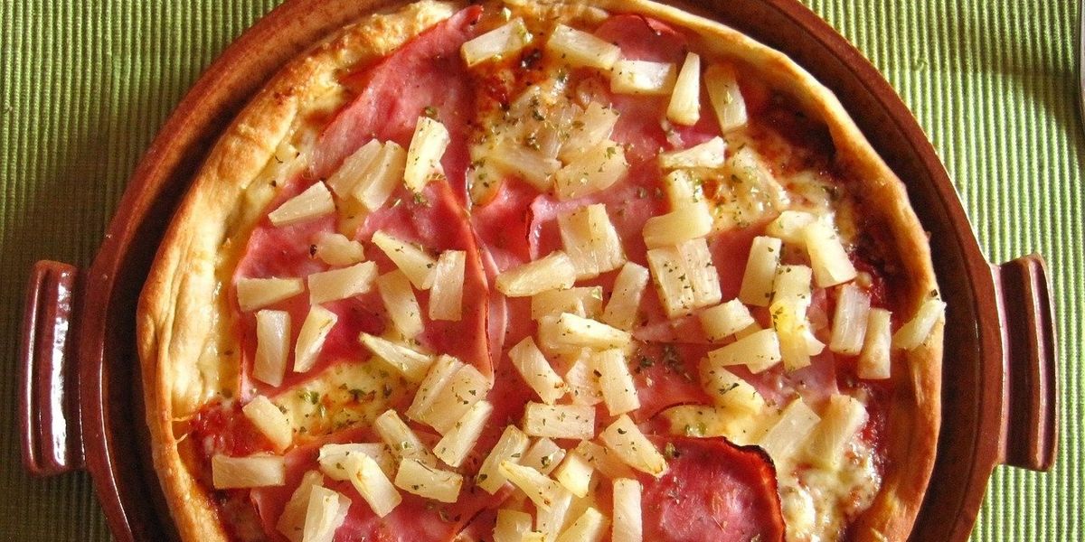 Hawaiians Describe How They Really Feel About Hawaiian Pizza