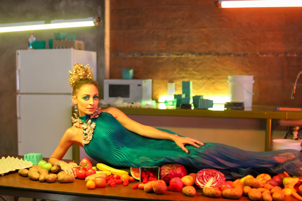 After Surviving 2005, Nicole Richie Is Saving the Bees