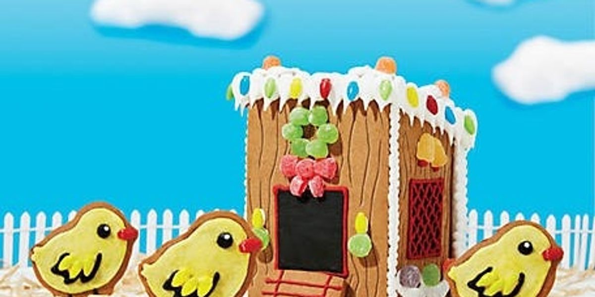 This gingerbread chicken coop kit with chick cookies is all we want for