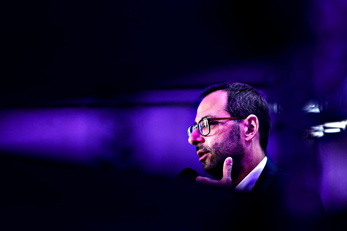 Patuanelli ammette: vidi Castellucci (indagato e licenziato dai Benetton)