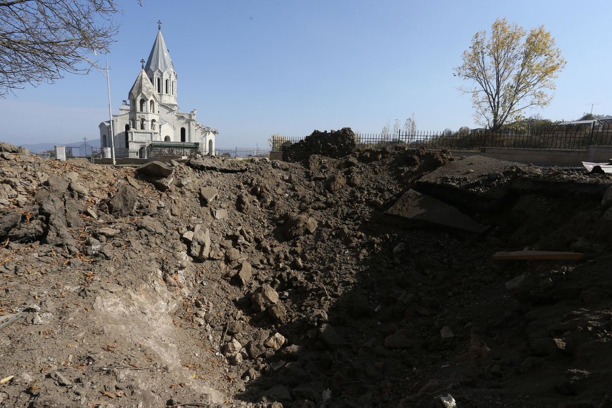 Gli azeri avanzano nel Nagorno Karabakh. A rischio le chiese cristiane