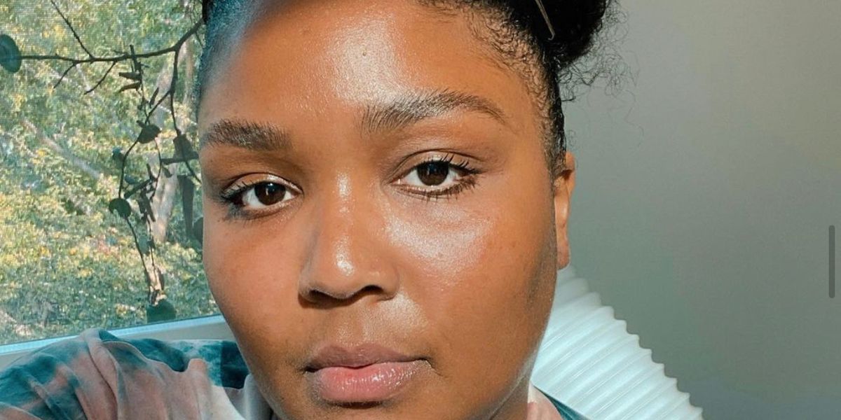 lizzo-no-makeup-selfie