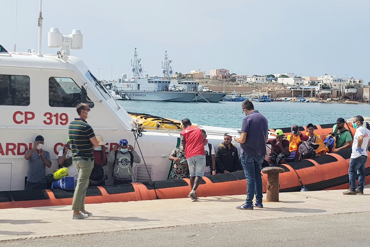 I giornali pro sbarchi: «Italiani indifferenti»
